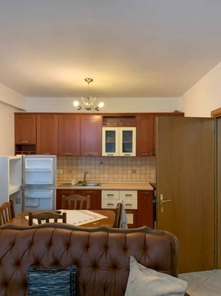 Tirane, jepet me qera apartament 1+1+BLK Kati 7, 75 m² 400 Euro (Kompleksi Kika 1)