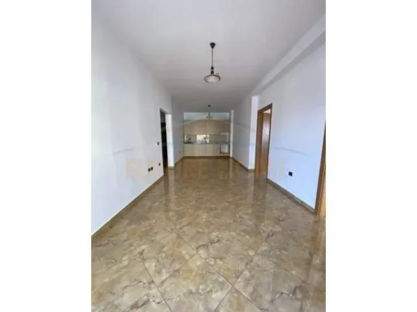 Tirane, jepet me qera apartament 2+1 Kati 5, 90 m² 550 Euro (RRUGA HIM KOLLI)