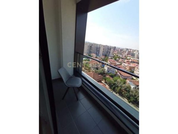 Tirane, jepet me qera garsonier 1+1 Kati 10, 30 m² 350 Euro (21 Dhjetori, Kompleksi Kontakt)