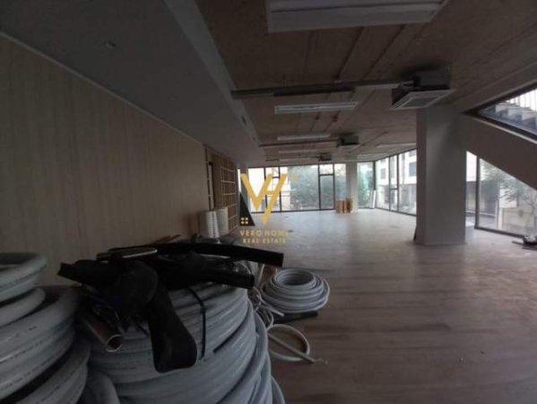 Tirane, jepet me qera zyre Kati 1, 375 m² 15.000 Euro (rruga e elbasanit)