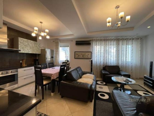 Tirane, jepet me qera apartament 2+1+BLK Kati 5, 103 m² 500 Euro (Pazari i Ri)