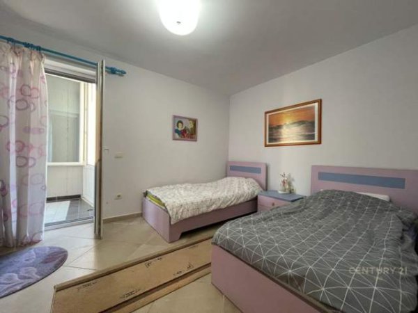Tirane, jepet me qera apartament 2+1+BLK Kati 5, 103 m² 500 Euro (Pazari i Ri)