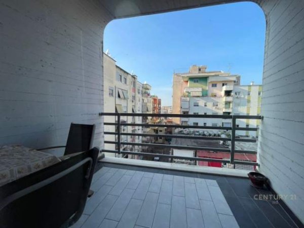 Tirane, jepet me qera apartament 2+1+BLK Kati 5, 103 m² 500 Euro (Pazari i Ri)