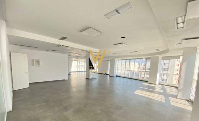 Tirane, jepet me qera zyre Kati 3, 200 m² 2.000 Euro (qender)