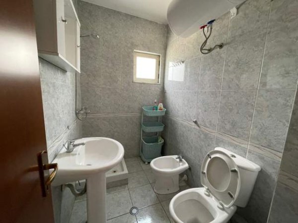 Tirane, jepet me qera apartament 2+1+BLK Kati 3, 100 m² 450 Euro (Fusha e aviacionit)