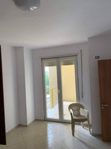Tirane, jepet me qera apartament 2+1+BLK Kati 4, 100 m² 40.000 Leke (Bulevardi Zogu i Pare)