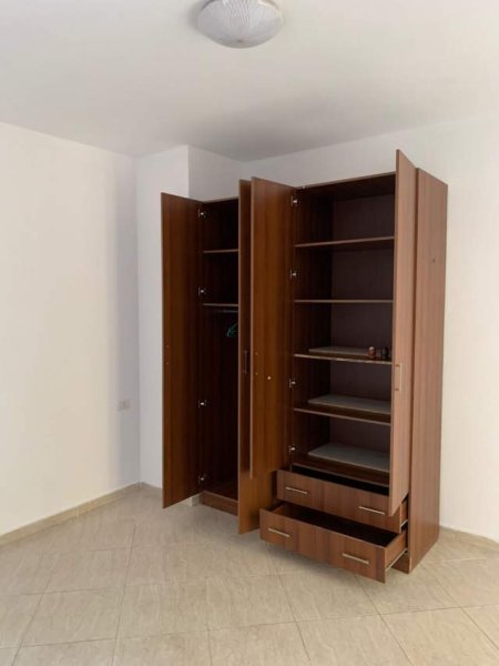 Tirane, jepet me qera apartament 2+1+BLK Kati 4, 100 m² 40.000 Leke (Bulevardi Zogu i Pare)
