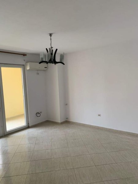 Tirane, jepet me qera apartament 2+1+BLK Kati 4, 100 m² 40.000 Leke (Bulevardi Zogu i Pare)