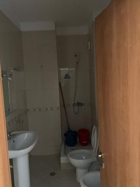 Tirane, jepet me qera apartament 2+1+BLK Kati 4, 100 m² 40.000 Leke (Bulevardi Zogu i Pare)