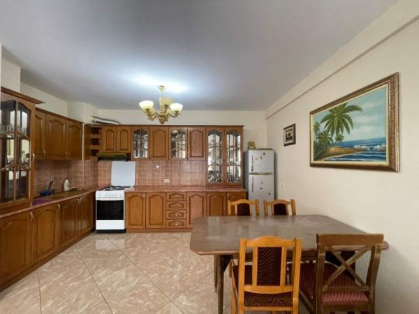 Tirane, jepet me qera apartament 1+1 Kati 2, 70 m² 350 Euro