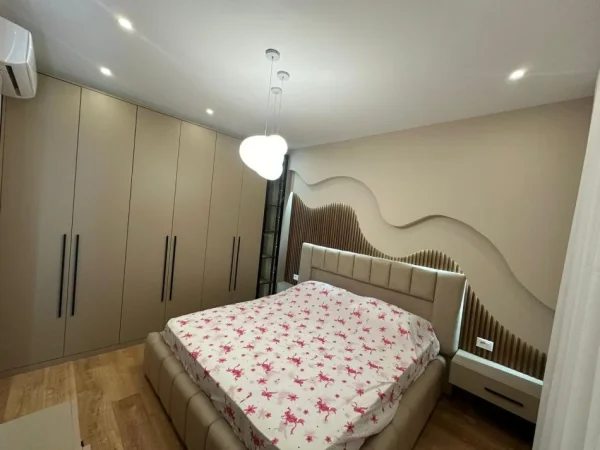 Tirane, jepet me qera apartament 2+1+Ballkon Kati 2, 94 m² 1.150 € (Shkolla e Kuqe)