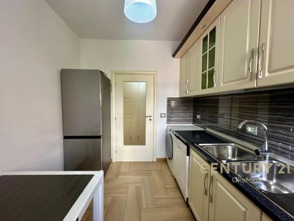 Tirane, jepet me qera apartament 2+1 Kati 4, 100 m² 800 € (Mozaiku i Tiranes)