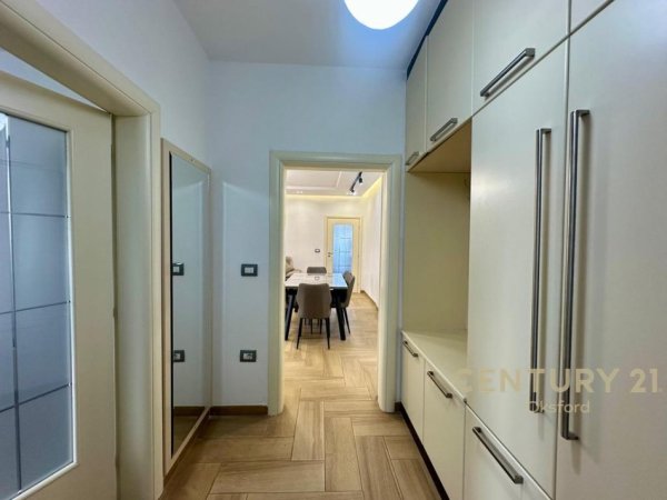 Tirane, jepet me qera apartament 2+1 Kati 4, 100 m² 800 € (Mozaiku i Tiranes)