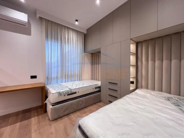 Tirane, jepet me qera apartament 2+1 Kati 1, 87 m² 950 € (Porcelan , Residenca Erli)