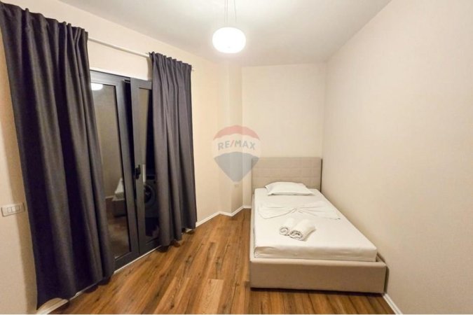 Tirane, jepet me qera apartament 2+1+Ballkon , 100 m² 800 € (Pazar i Ri)