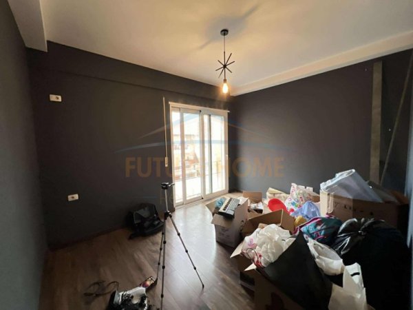 Tirane, shitet apartament 3+1 Kati 8, 145 m² 255.000 € (Prane Amerikan 3 , GOLDEN PARK)