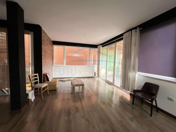 Tirane, shitet apartament 3+1 Kati 8, 145 m² 255.000 € (Prane Amerikan 3)