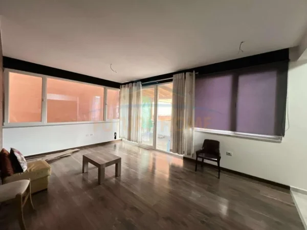 Tirane, shitet apartament 3+1 Kati 8, 145 m² 255.000 € (Prane Amerikan 3)