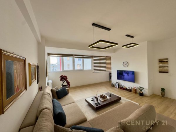 Tirane, jepet me qera apartament 2+1 Kati 6, 120 m² 800 € (Jordan Misja)