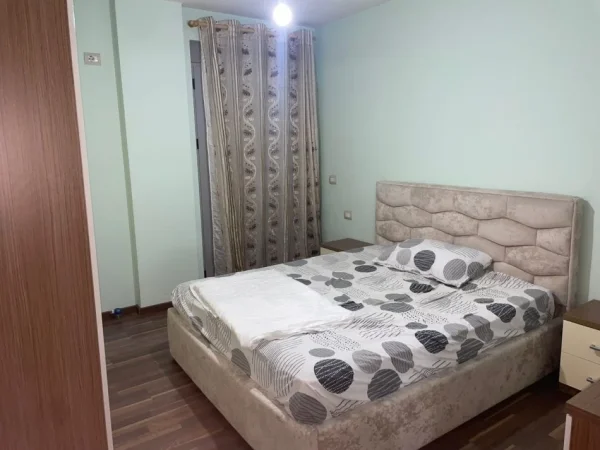 Tirane, jepet me qera apartament 1+1+Ballkon Kati 3, 70 m² 500 € (LIQENI THATE)