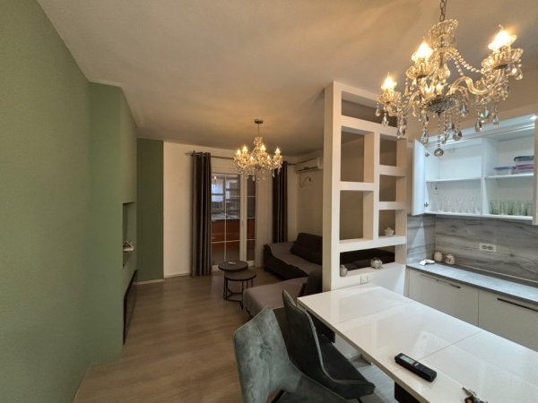 Tirane, jepet me qera apartament 2+1 Kati 2, 110 m² 600 € (Vila L)