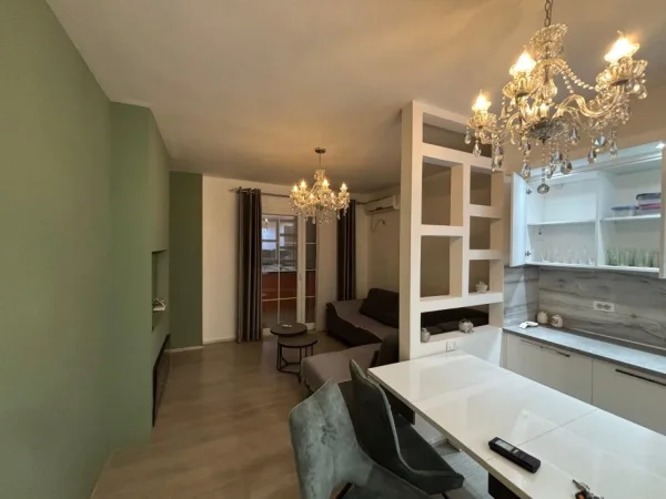 Tirane, jepet me qera apartament 2+1 Kati 2, 110 m² 600 € (Vila L)