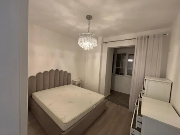 Tirane, jepet me qera apartament 2+1 Kati 2, 110 m² 600 € (Vila L)
