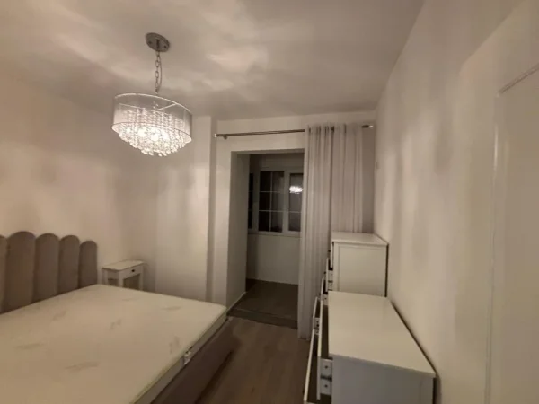 Tirane, jepet me qera apartament 2+1 Kati 2, 110 m² 600 € (Vila L)