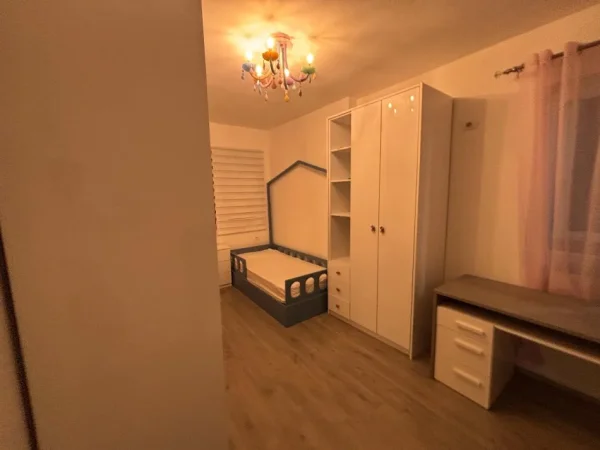 Tirane, jepet me qera apartament 2+1 Kati 2, 110 m² 600 € (Vila L)