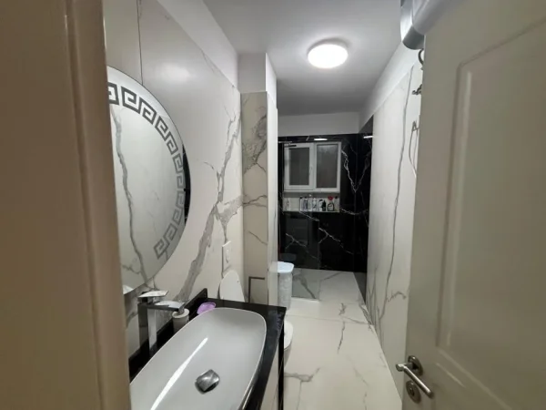 Tirane, jepet me qera apartament 2+1 Kati 2, 110 m² 600 € (Vila L)