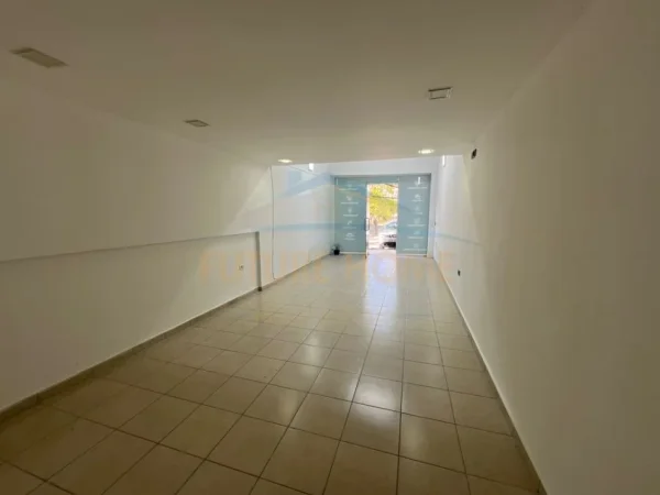 Tirane, shitet ambjent biznesi Kati 0, 35 m² 72.000 € (Unaza e Re , Astir)