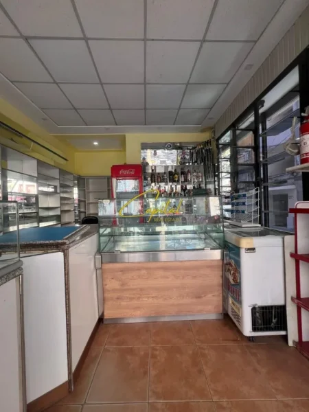 Tirane, jepet me qera ambjent biznesi Kati 0, 30 m² 150.000 leke (MYSLYM SHYRI)