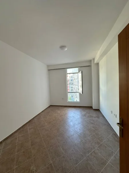 Tirane, jepet me qera apartament 2+1+Aneks Kati 5, 97 m² 400 € (Fratari prane Spar)