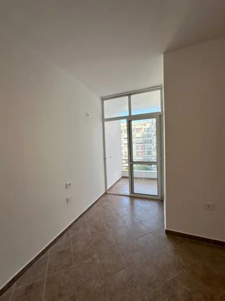 Tirane, jepet me qera apartament 2+1+Aneks Kati 5, 97 m² 400 € (Fratari prane Spar)