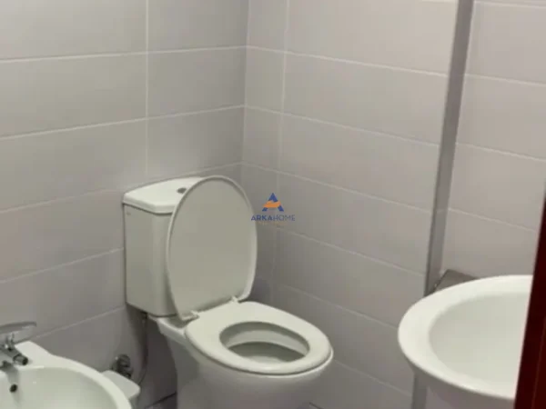 Tirane, shitet apartament 2+1+Ballkon Kati 2, 117 m² 204.000 € (NDODHET AFER RRUGES BESIM ALLA ,MISTO MAME)