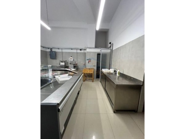 Tirane, shitet ambjent biznesi Kati 0, 97 m² 323.000 € (Astir , Prane Dy Palmat)