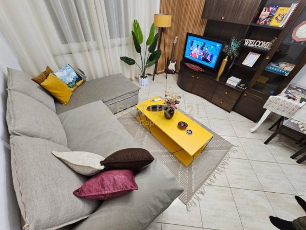 Tirane, jap me qera apartament 2+1 Kati 10, 60 m² 700 € (Spak)