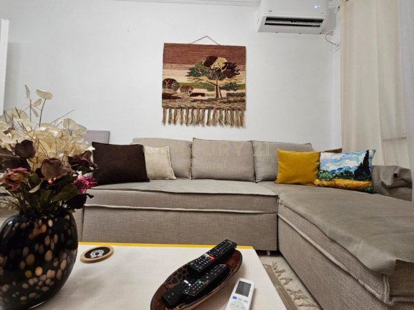 Tirane, jap me qera apartament 2+1 Kati 10, 60 m² 700 € (Spak)