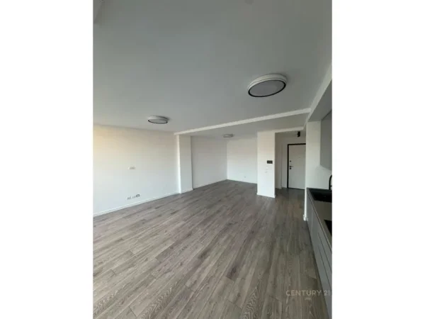 Tirane, jepet me qera ambjent biznesi Kati 9, 125 m² 1.650 € (Liqeni Tiranes)