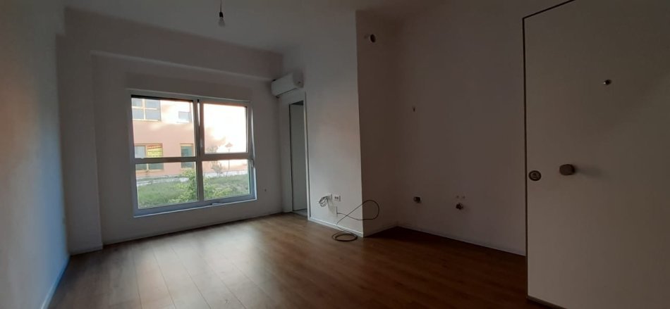Tirane, jepet me qera apartament 1+1 Kati 2, 250 € 
