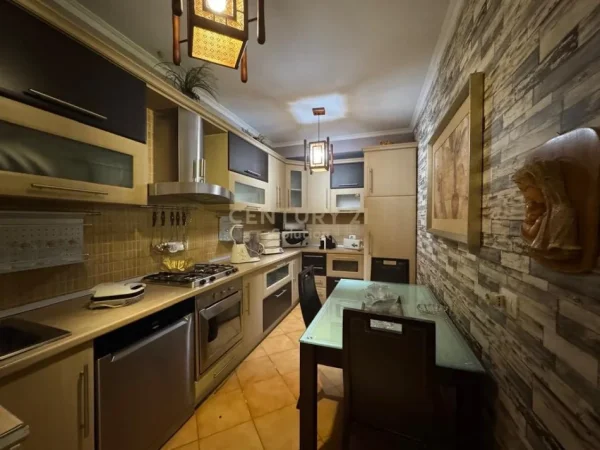 Tirane, jepet me qera apartament 1+1 Kati 5, 75 m² 700 € (Stadiumi Air Albania)