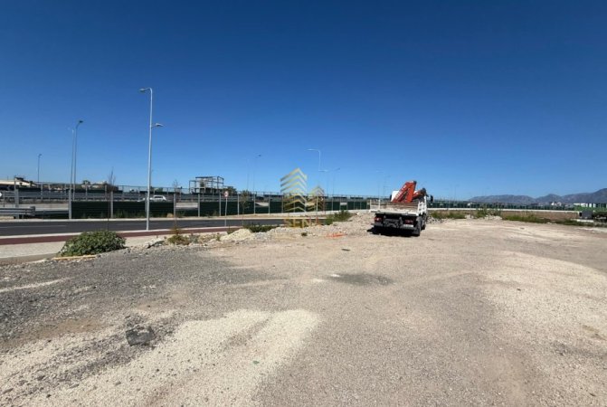 Tirane, jepet me qera toke , 1.500 m² (Rruga Azem Galica)