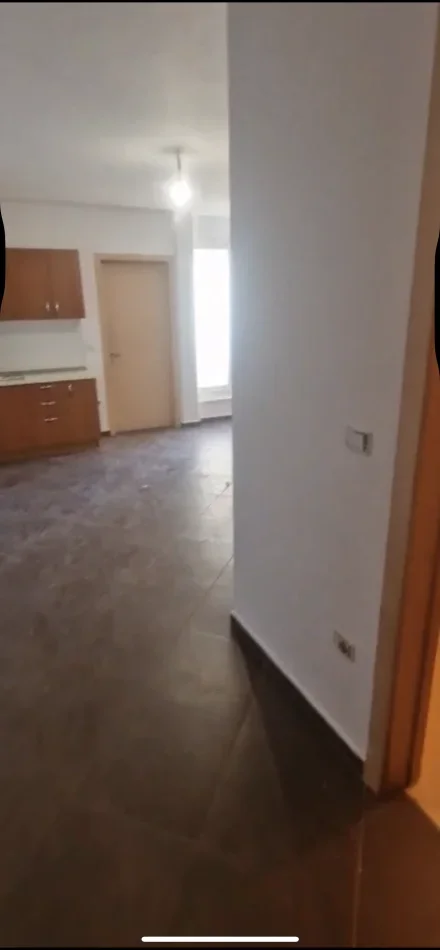 Tirane, jepet me qera apartament 1+1+Ballkon Kati 6 74 m² 300 € (Fratari prane Spar)