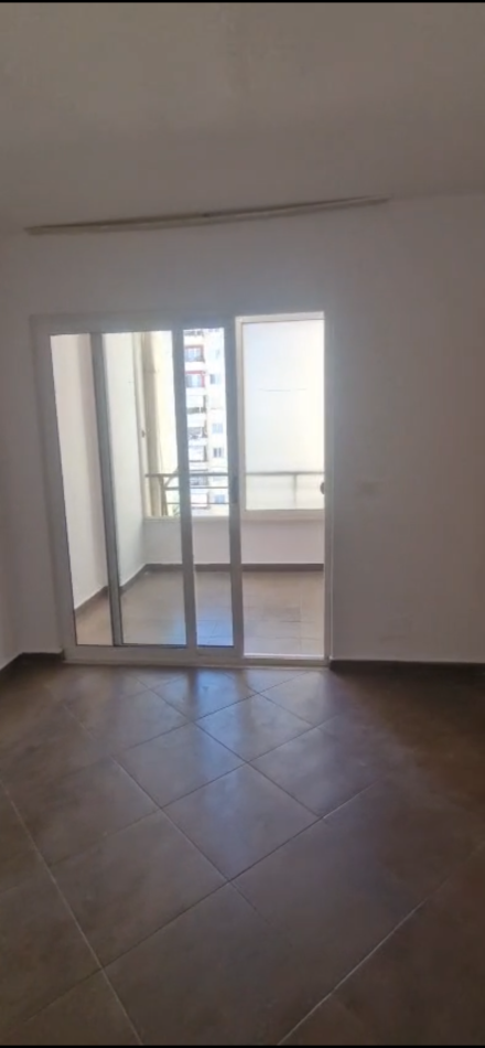 Tirane, jepet me qera apartament 1+1+Ballkon Kati 6 74 m² 300 € (Fratari prane Spar)