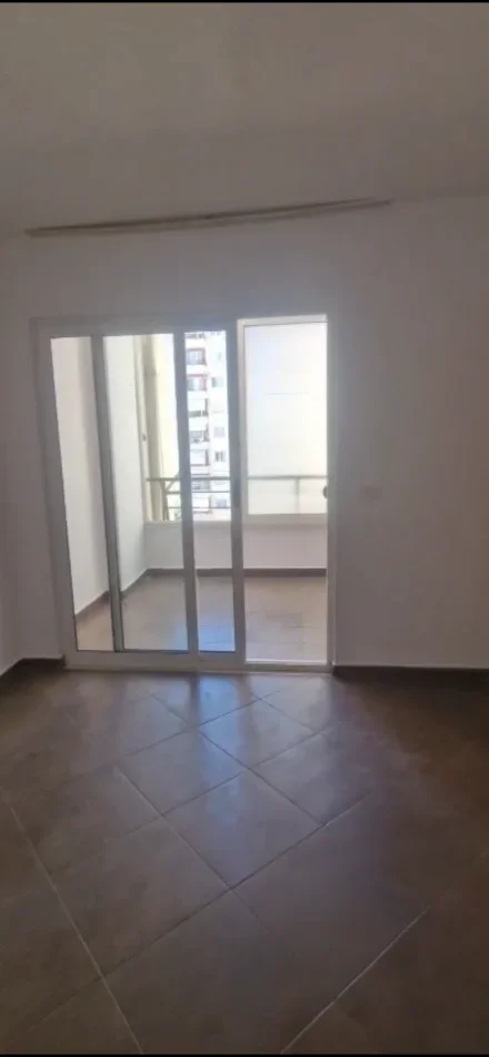 Tirane, jepet me qera apartament 1+1+Ballkon Kati 6 74 m² 300 € (Fratari prane Spar)