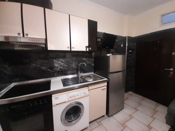 Tirane, jepet me qera apartament 1+1 Kati 2, 50 m² 450 € (5 Maji)