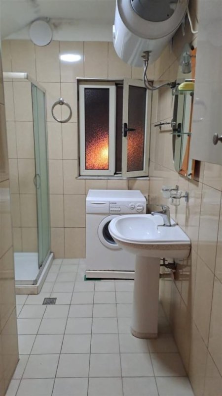 Tirane, jepet me qera apartament 1+1 Kati 3, 80 m² 45.000 leke