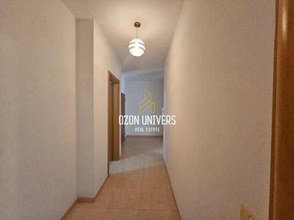 Tirane, jepet me qera apartament 2+1 Kati 7, 100 m² 500 € (yzberisht)