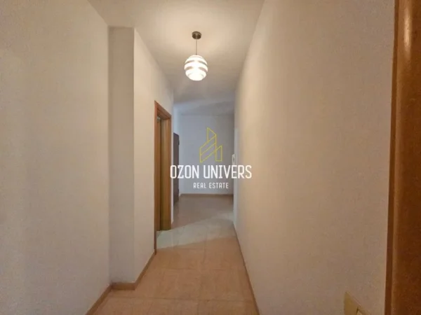 Tirane, jepet me qera apartament 2+1 Kati 7, 100 m² 500 € (yzberisht)