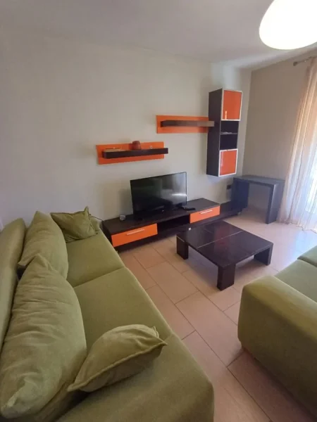 APARTAMENT 2+1 ME QIRA  650 € (ISH EKSPOZITA)